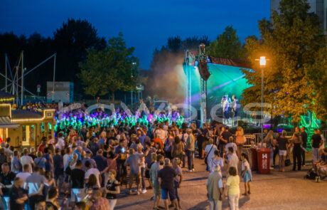 Gemeinsam feiern - Jedes Jahr auf dem Stadtfest Ausstellung: Garbsen entdecken. Foto: rawPics