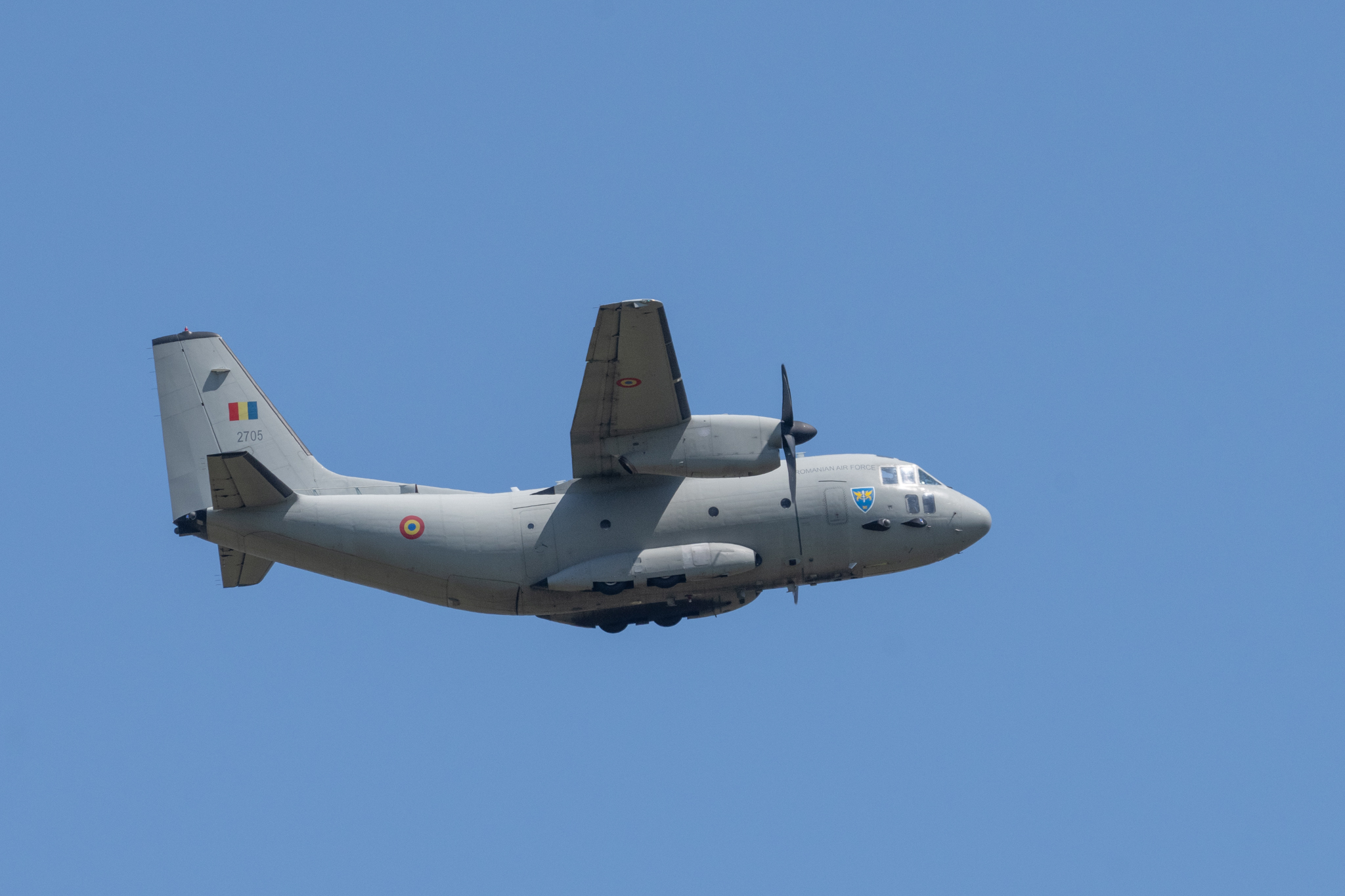 Extra für die Journalisten: Ein Überflug der während der Übung in Wunstorf stationierten C-27 der rumänischen Luftwaffe.